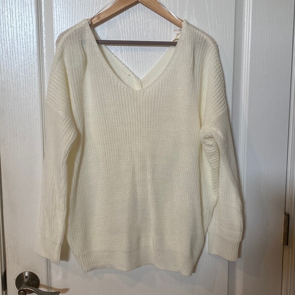Lara cream twist front sweater Sz S NWT - Picture 5 of 8